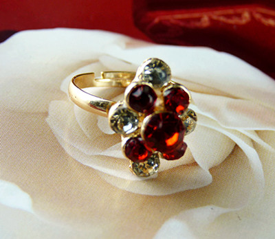 时尚保色梅花钻雨系列/巴黎的永恒恋/精品闪亮钻戒