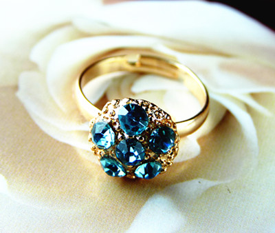 时尚保色梅花钻雨系列/巴黎的永恒恋/精品闪亮钻戒