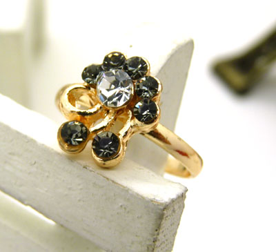 正品高档奥地利水钻 仿真镶钻水晶戒指 精美镀金戒指 永不退色持久保色---戒指