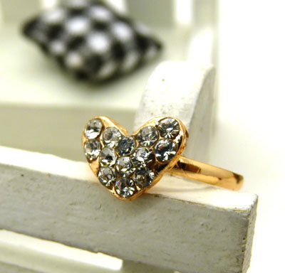 正品高档奥地利水钻 仿真镶钻水晶戒指 精美镀金戒指 永不退色持久保色---戒指