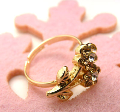 正品高档奥地利水钻 仿真镶钻水晶戒指 精美镀金戒指 永不退色持久保色---戒指