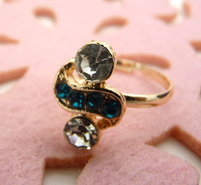 正品高档奥地利水钻 仿真镶钻水晶戒指 精美镀金戒指 永不退色持久保色---戒指