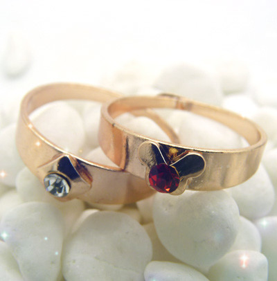 时尚新款韩版饰品 钛钢锆石情侣戒指 男款男士指环女性时尚戒指