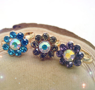 多彩钛钢锆石潮人时尚彩色戒指 简约大气金戒指 潮流女多钻炫丽指环