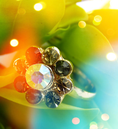 多彩钛钢锆石潮人时尚彩色戒指 简约大气金戒指 潮流女多钻炫丽指环