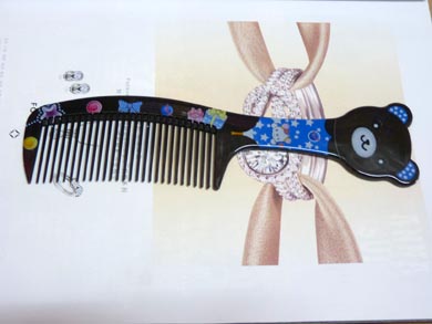 可爱女孩大卡通梳