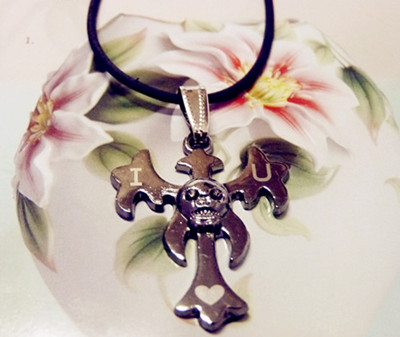 时尚黑色皮绳项链单纯的小熊