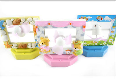 近身使用 四季皆宜 超静音设计 卡通镜框风扇	