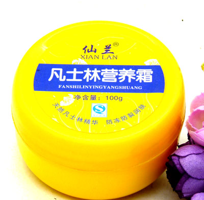  持久滋润与营养 舒缓干燥 ---凡士林营养霜