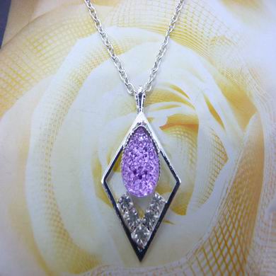 靓丽女孩镶钻项链	