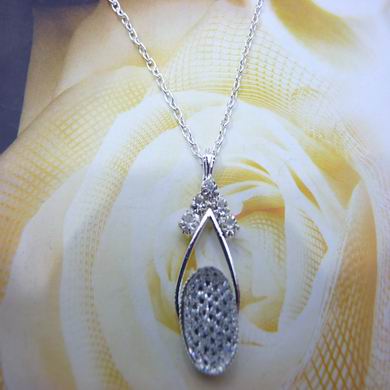 靓丽女孩镶钻项链	