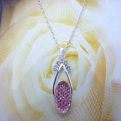 靓丽女孩镶钻项链	