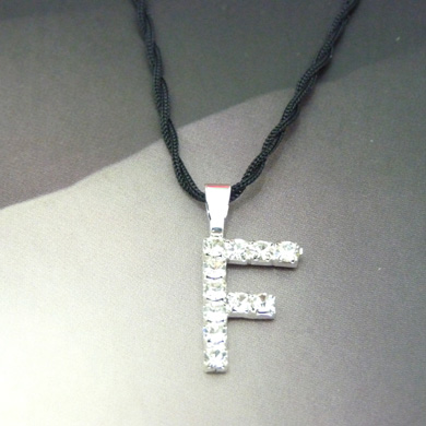 复古靓钻白金坠项链	