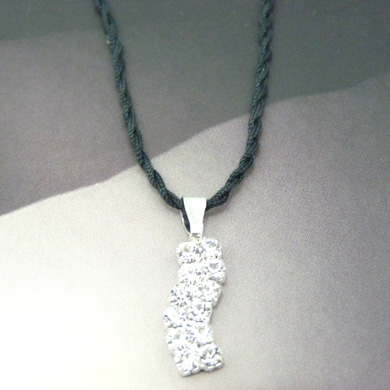 复古靓钻白金坠项链	