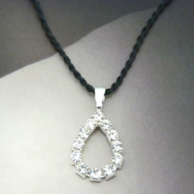 复古靓钻白金坠项链