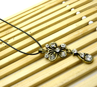 镶钻不掉色裸色猫眼石 14k金幸运花锁骨链女项链	