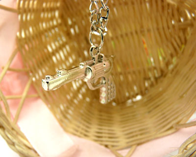 复古饰品批发 欧美潮流时尚夸张个性手枪长项链 钛合金项链 合金项链