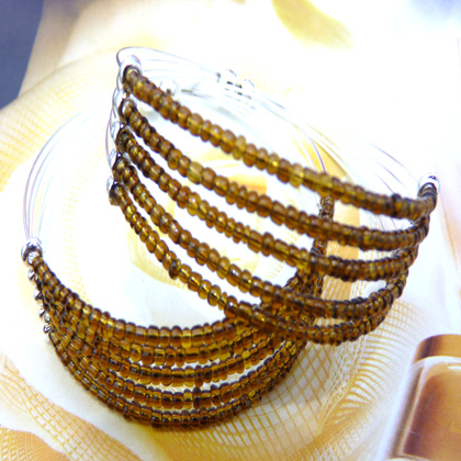 款时尚米粒手镯	