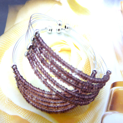 款时尚米粒手镯	