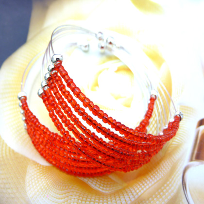 款时尚米粒手镯	