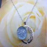 靓丽女孩镶钻项链	