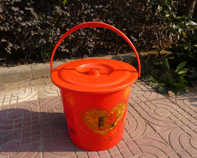 大红色塑料水桶 手提带盖喜庆系 -防摔喜字带盖水桶708	