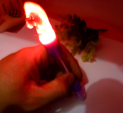 炫彩发光笔 写字就可以发光 LED炫酷多彩颜色