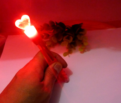 炫彩发光笔 写字就可以发光 LED炫酷多彩颜色