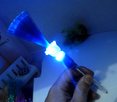 炫彩发光笔 写字就可以发光 LED炫酷多彩颜色