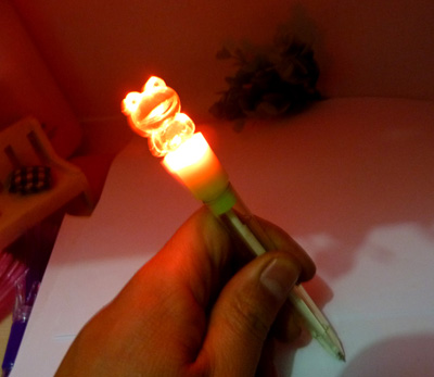 炫彩发光笔 写字就可以发光 LED炫酷多彩颜色