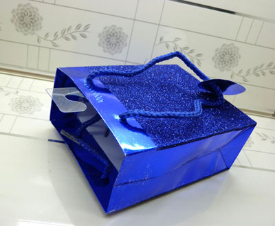 多款时尚、化妆饰品袋、手提纸袋、礼品袋 厂家直批