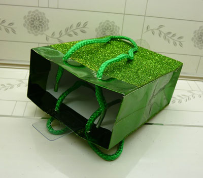 多款时尚、化妆饰品袋、手提纸袋、礼品袋 厂家直批