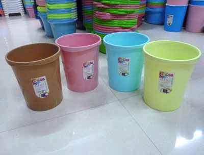 厂家批发垃圾桶 槊料垃圾桶 厨房用客厅卧室都能用环保垃圾桶(5602)